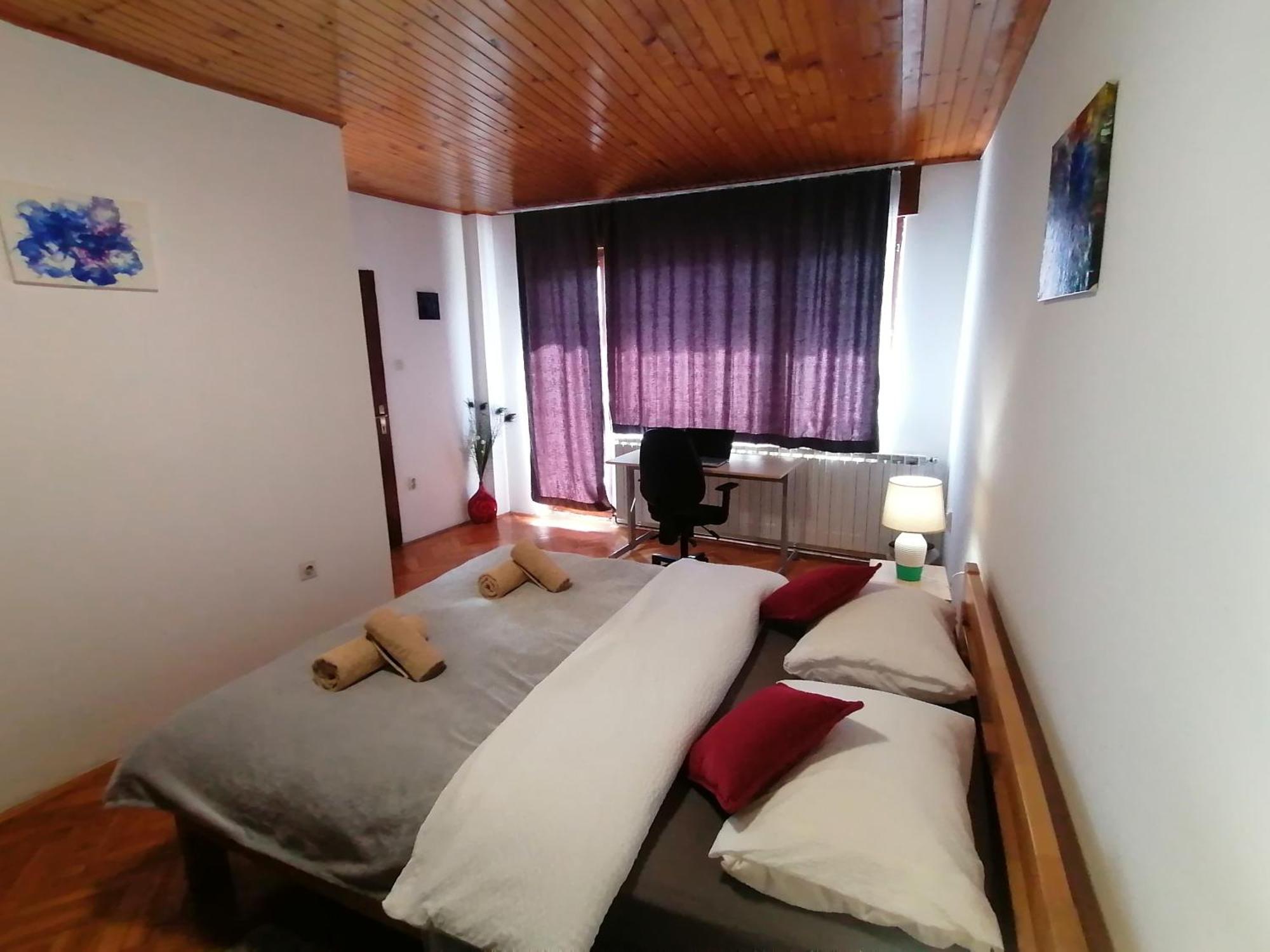 Cozy 1-Bdrm Apt In Dubec, Ideal For Work Or Study Сесвете Екстер'єр фото