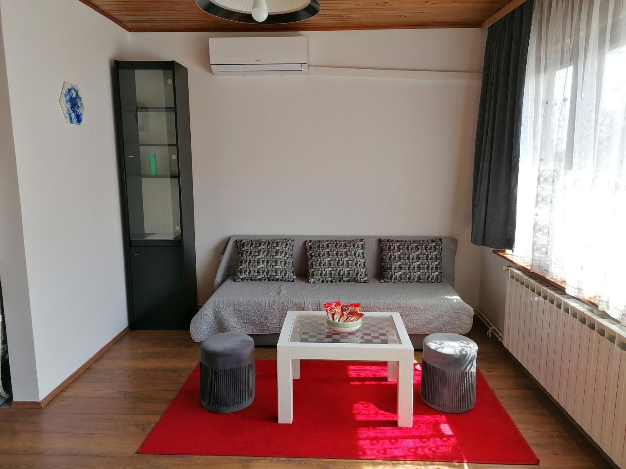 Cozy 1-Bdrm Apt In Dubec, Ideal For Work Or Study Сесвете Екстер'єр фото