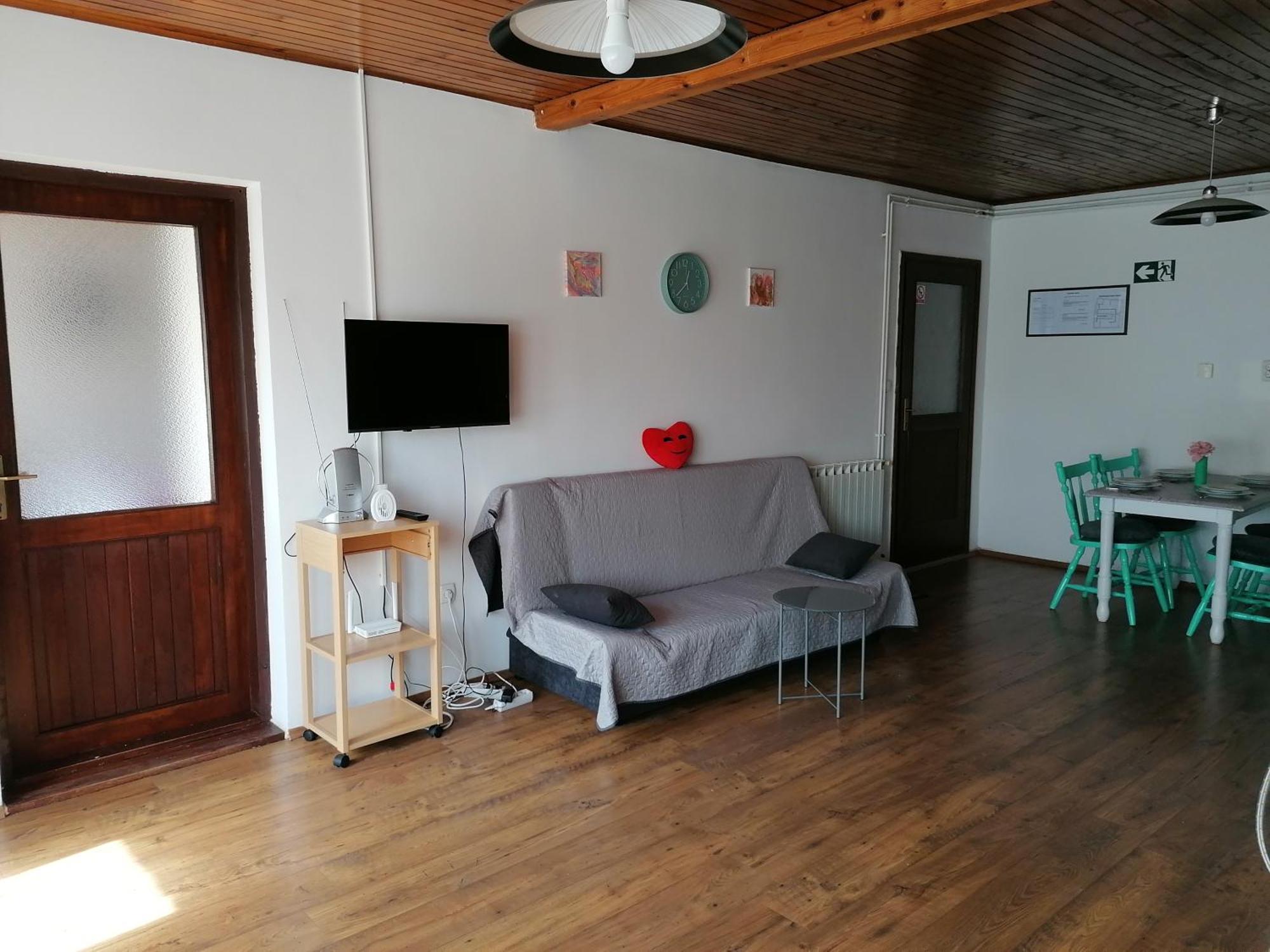 Cozy 1-Bdrm Apt In Dubec, Ideal For Work Or Study Сесвете Екстер'єр фото